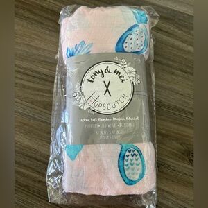 Tony & Mei Swaddle